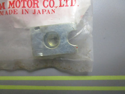 *NEW OEM* 0810 Honda Clip Nut 64527-KT8-710