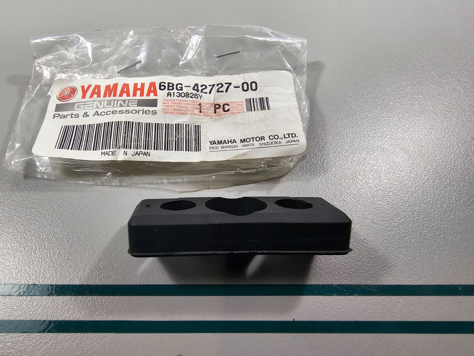 NEW OEM 6BG-42727-00-00 Yamaha Grommet 0810