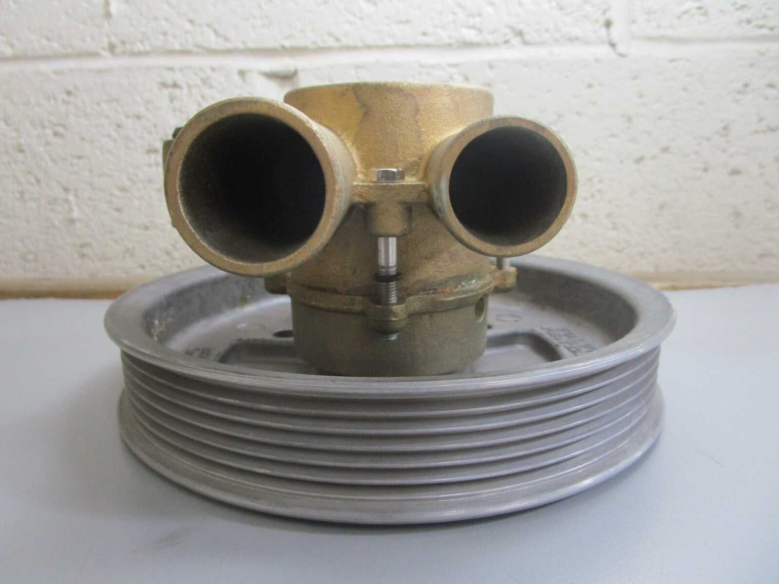 *NEW OEM* 0820 Volvo Penta Raw Water Sea Pump 21212799