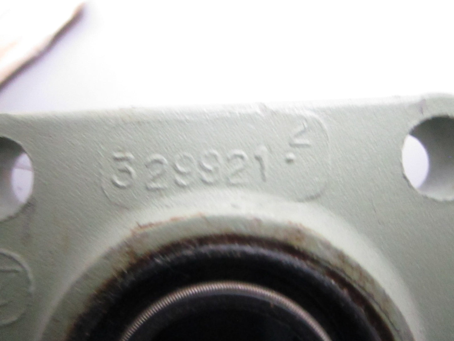 *NEW OEM* 0810 OMC Johnson Evinrude Bearing Housing & Seal 394610 0394610