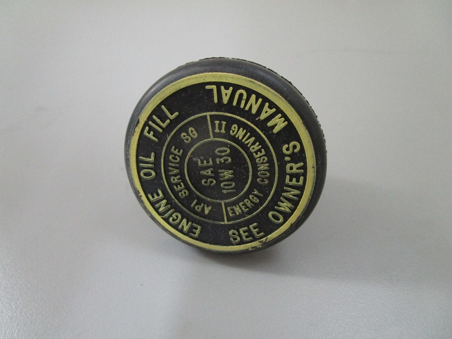 *NEW OEM* 0810 OMC Johnson Evinrude Oil Cap 3853842