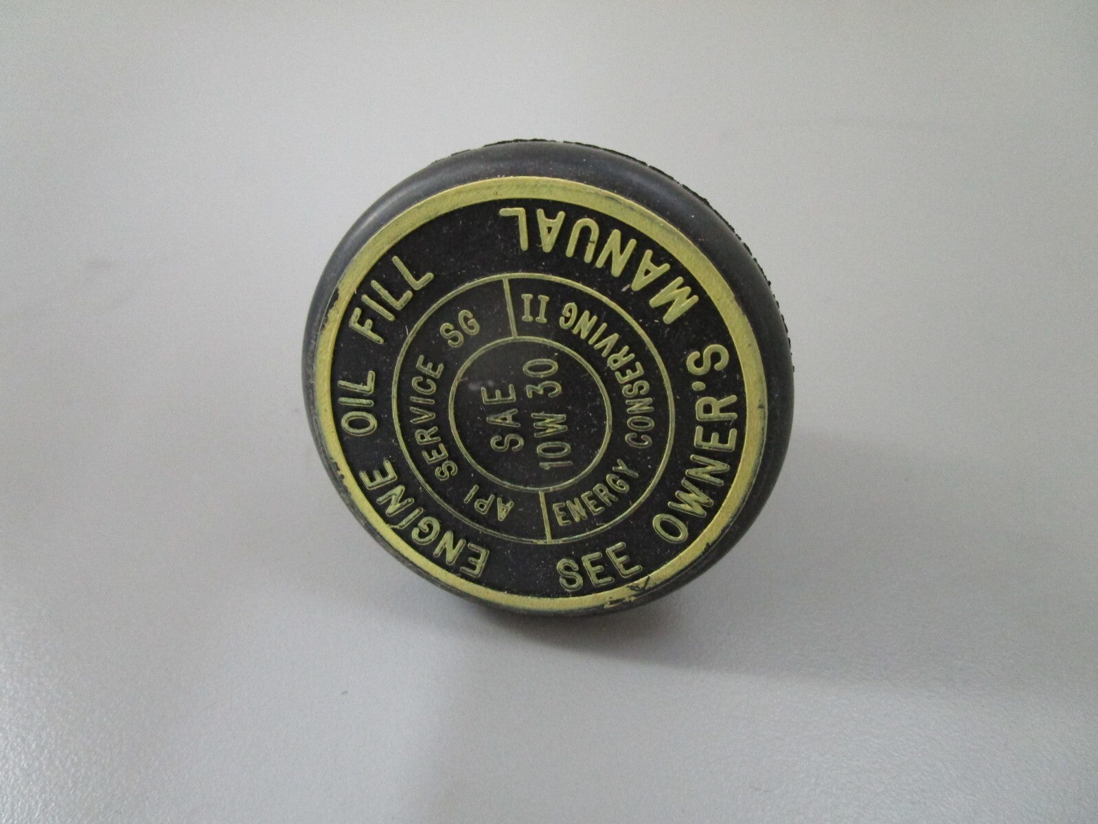 *NEW OEM* 0810 OMC Johnson Evinrude Oil Cap 3853842