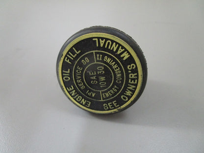 *NEW OEM* 0810 OMC Johnson Evinrude Oil Cap 3853842
