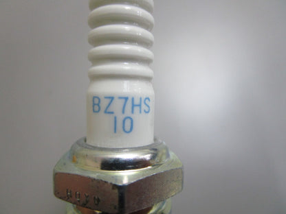 *NEW OEM* 0810 NGK Spark Plug BZ7HS-10