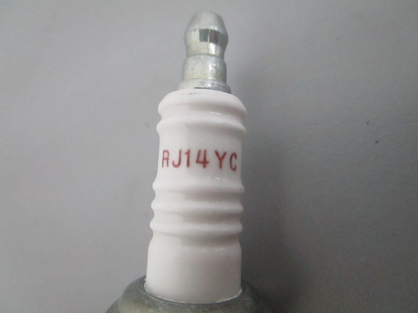 NEW OEM (LOT OF 4) RJ14YC Champion Spark Plug 0820