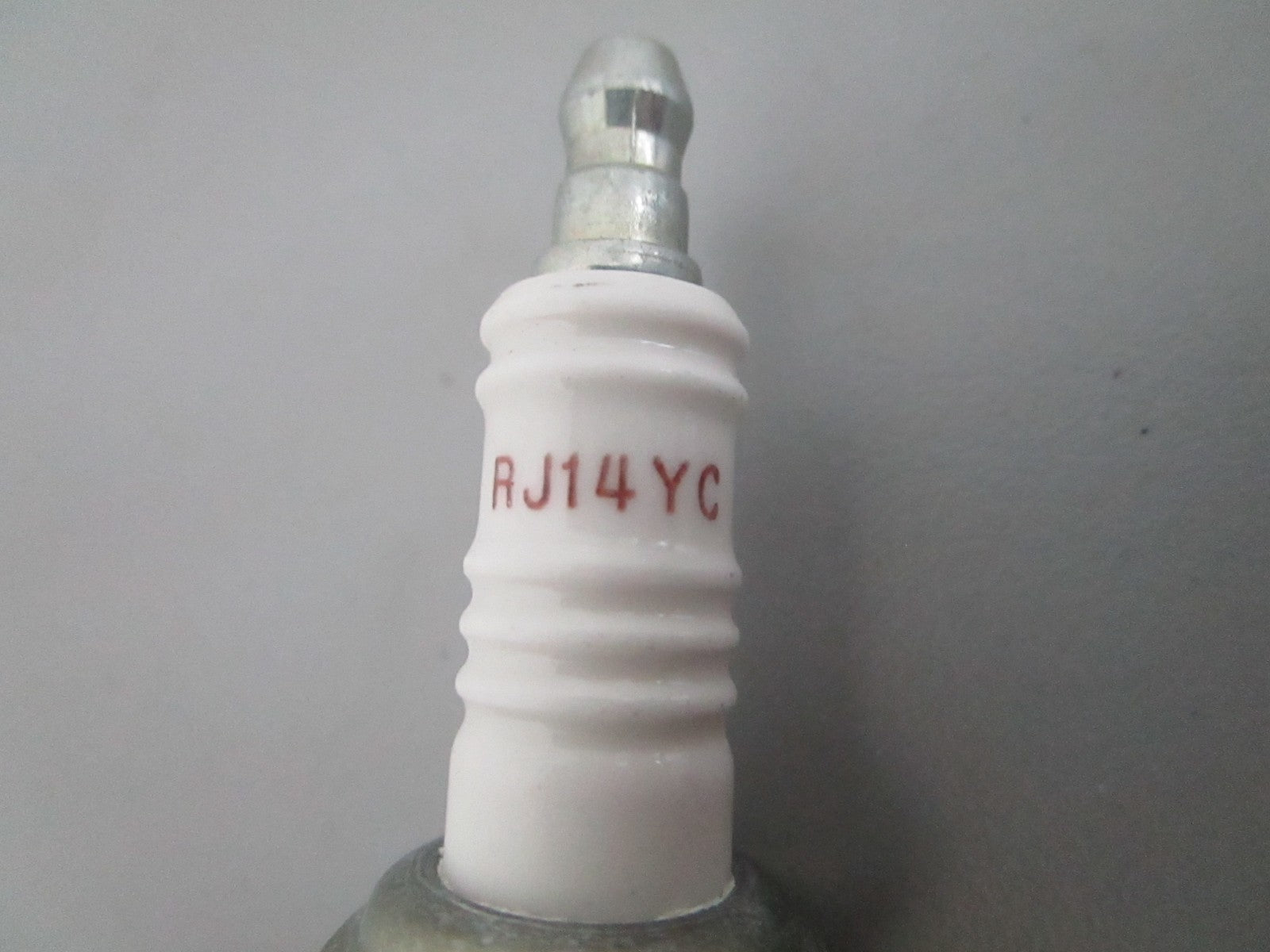 NEW OEM (LOT OF 4) RJ14YC Champion Spark Plug 0820