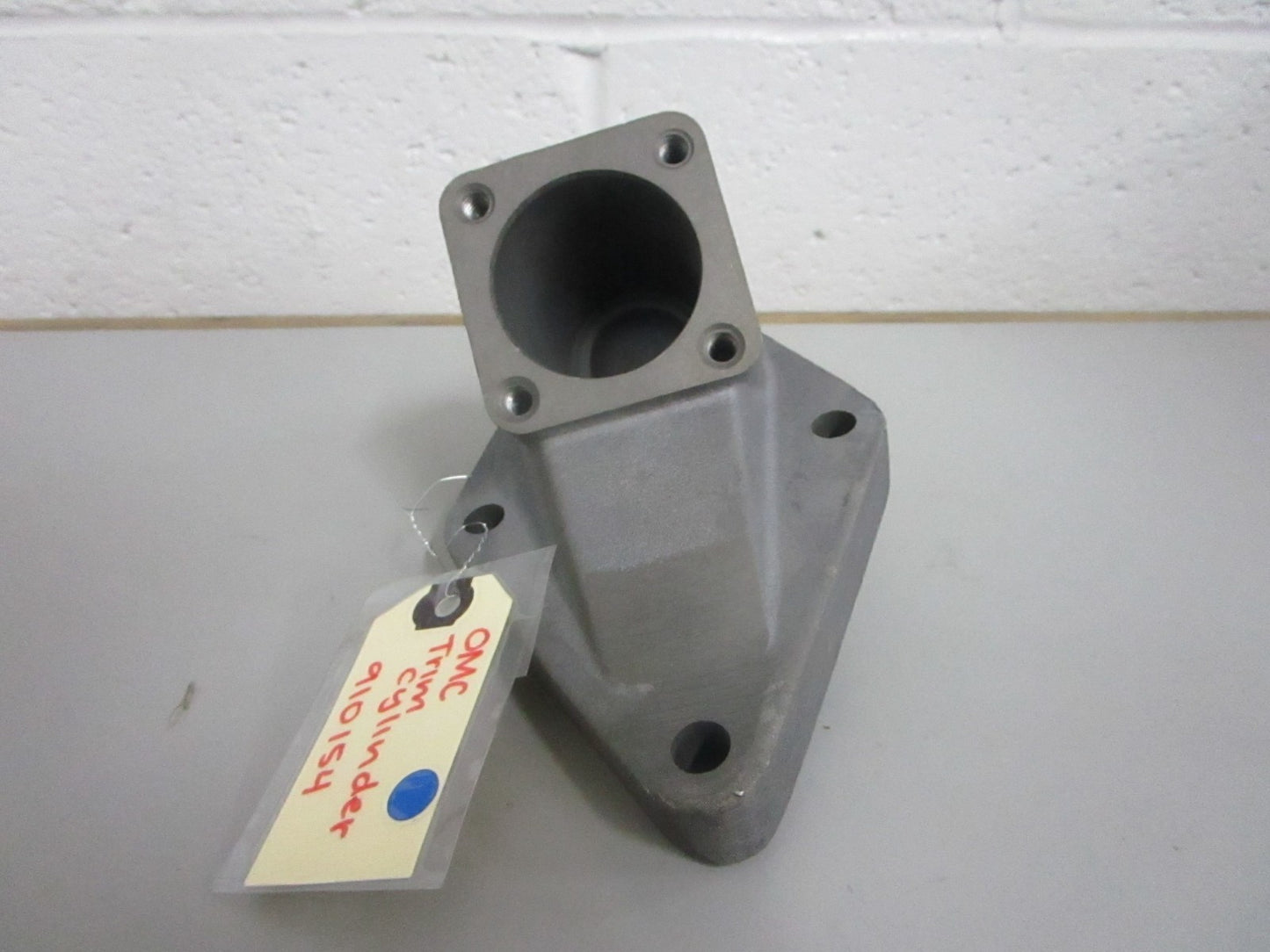 NEW OEM 910154 0910154 OMC Johnson Evinrude Trim Cylinder 0820