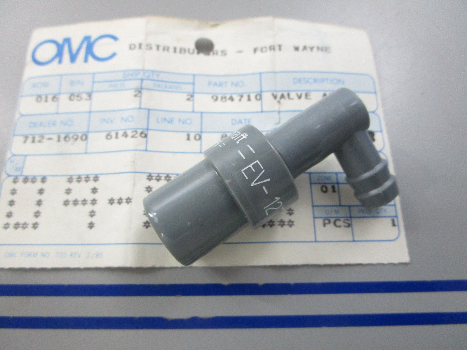 NEW OEM 984710 0984710 OMC Johnson Evinrude Valve Assembly 0810