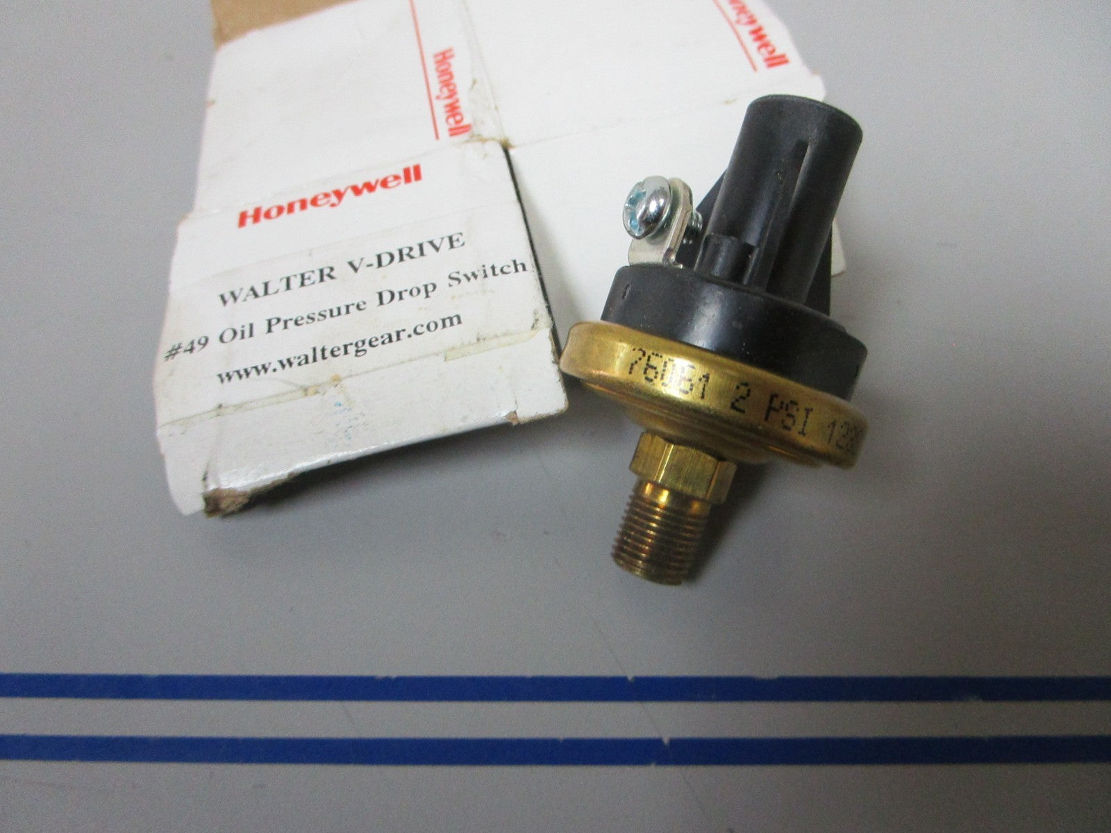 *NEW OEM* 0720 Honeywell Oil Pressure Switch 76061-49