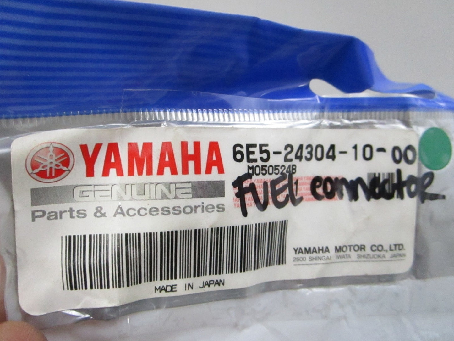 NEW OEM 6E5-24304-10-00 Yamaha Fuel Connector 0810