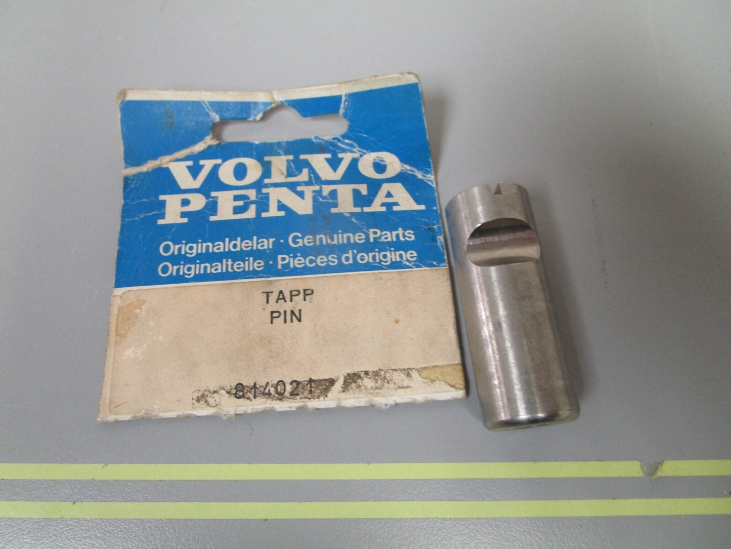 *NEW OEM* 0720 Volvo Penta Pivot Pin 814021