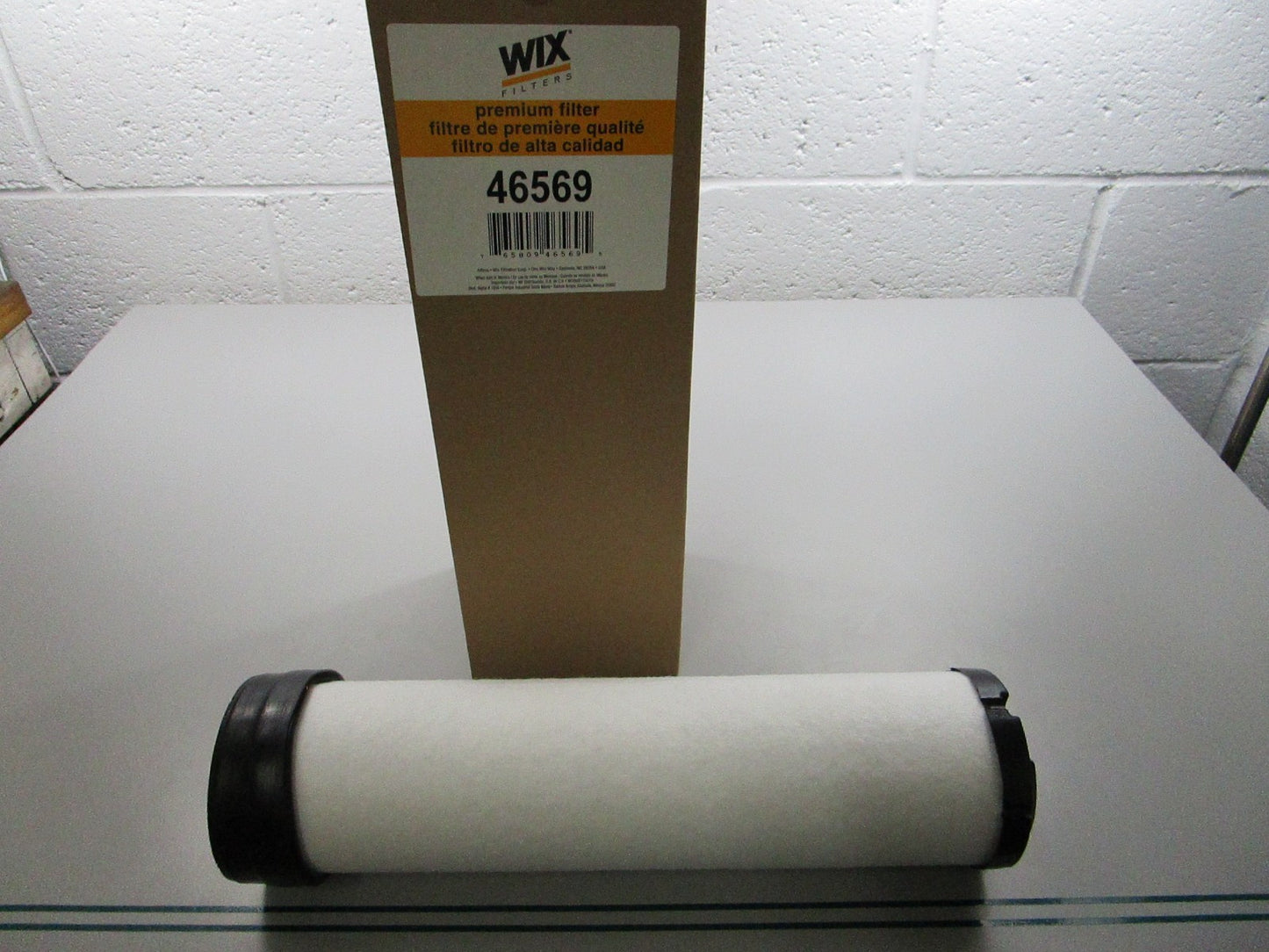 NEW OEM 46569 Wix Air Filter 0820