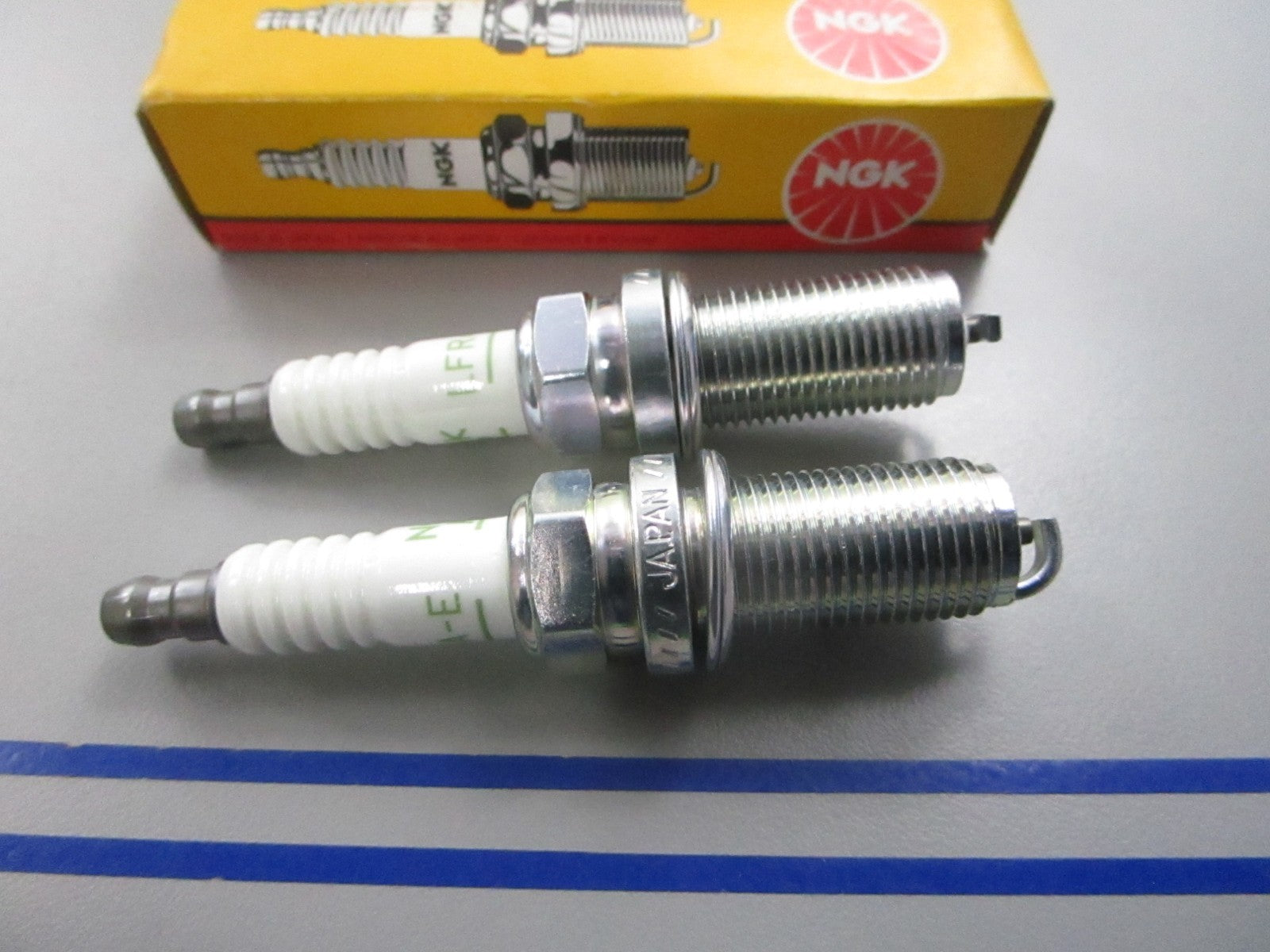 NEW (LOT OF 2) LFR4A-E NGK Spark Plug 0810