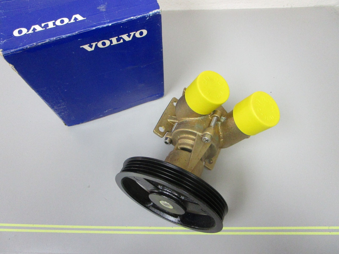 *NEW OEM* 0720 Volvo Raw Sea Water Pump 21379102