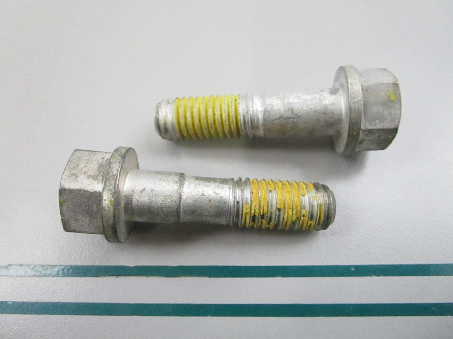 NEW OEM (LOT OF 2) 343024 0343024 OMC Johnson Evinrude Steering Arm Screw 0810