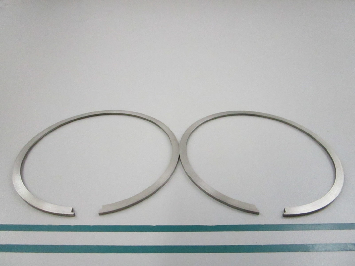 NEW OEM 39-818115A1 Mercury Quicksilver 2 Piston Ring Set 0810