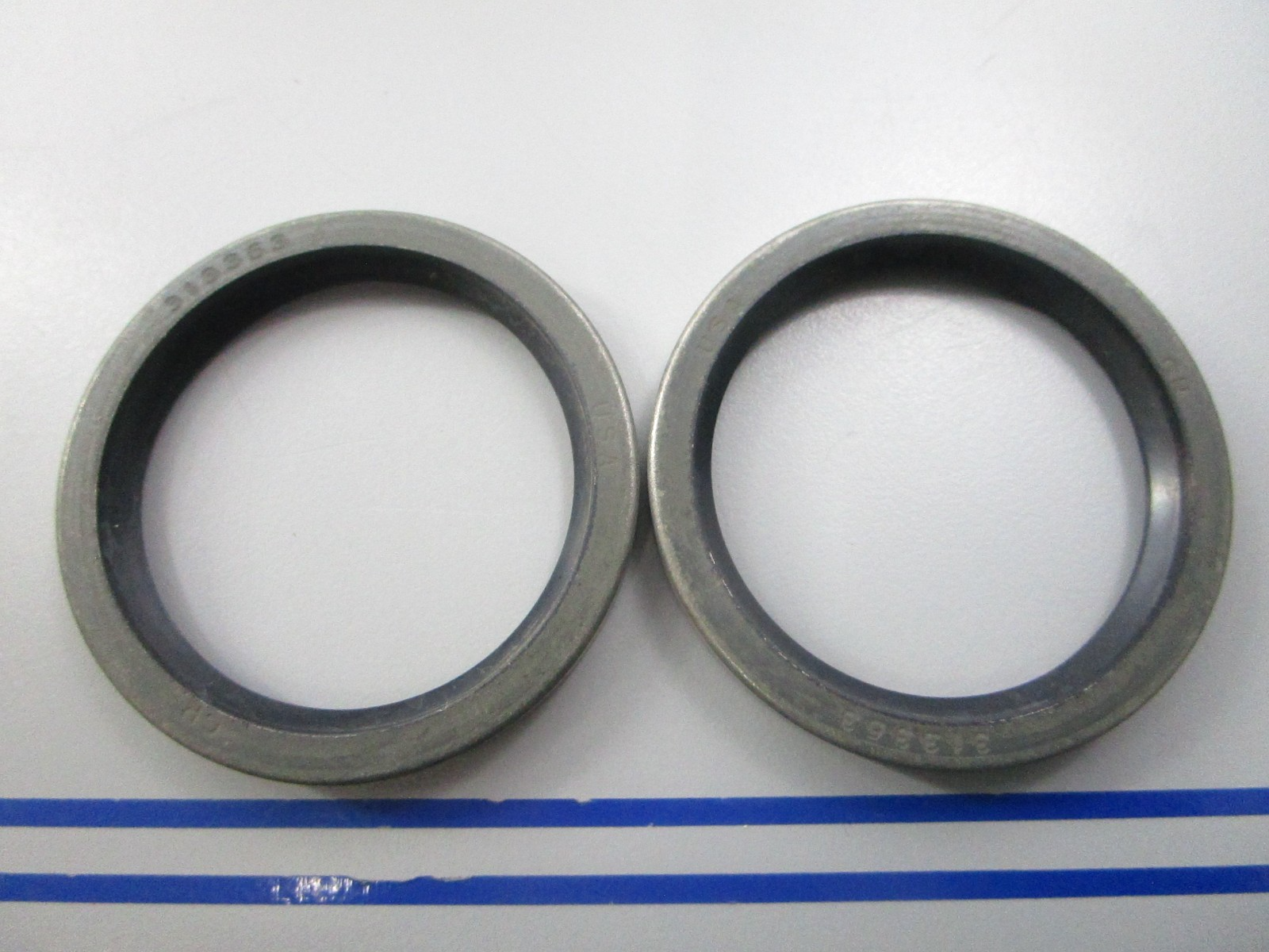 NEW OEM (LOT OF 2) 313353 0313353 OMC Johnson Evinrude Seal 0810