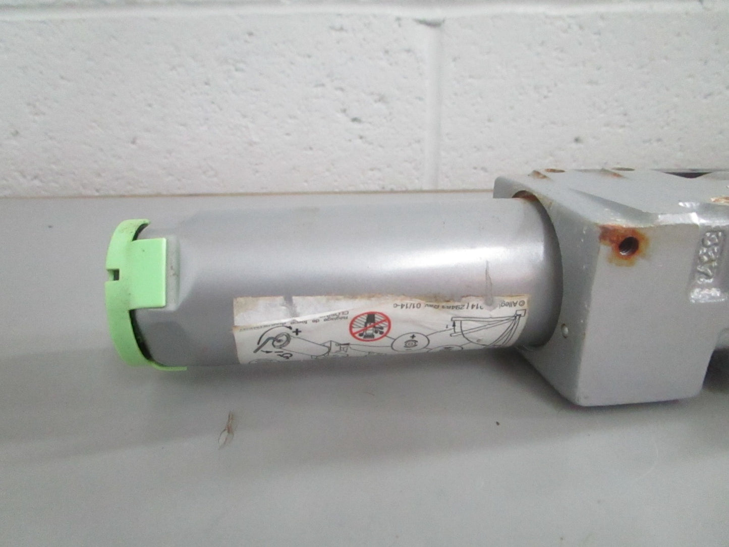 NEW OEM 320G 4040XP LCN Door Closer Body 0820