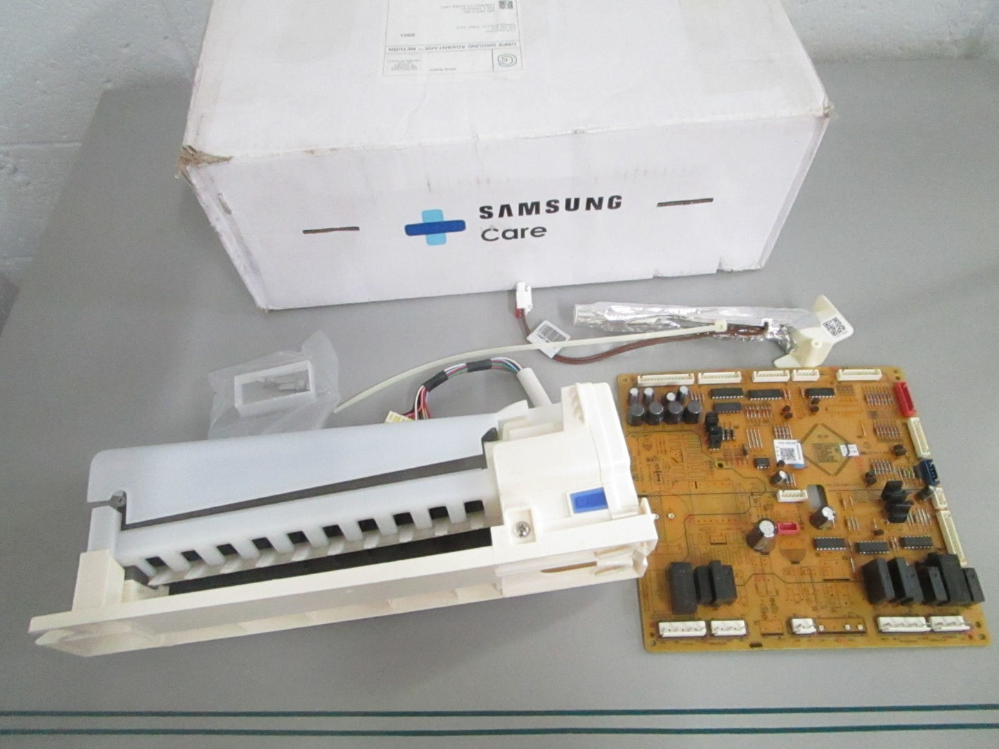 NEW OEM DA82-02675A Samsung Refrigerator Ice Maker Service Kit 0820