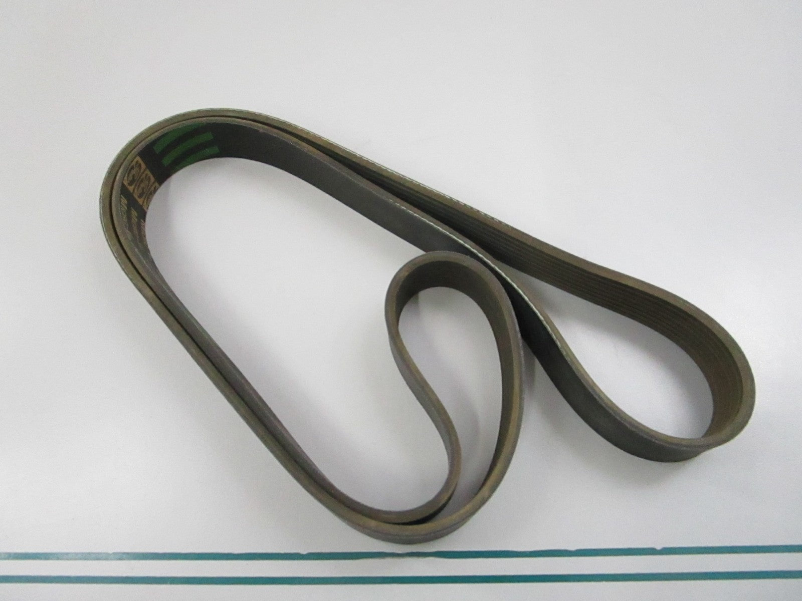 Gates K080594 Micro-V Serpentine Belt 8-Rib 59.4in  NEW 0810