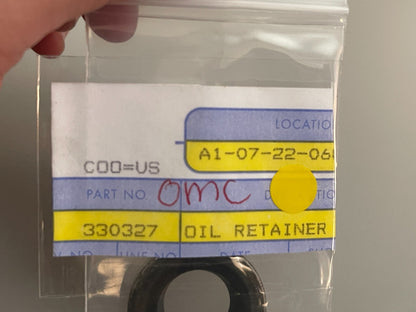 *NEW OEM* 0810 OMC Johnson Evinrude Oil Retainer 330327 0330327