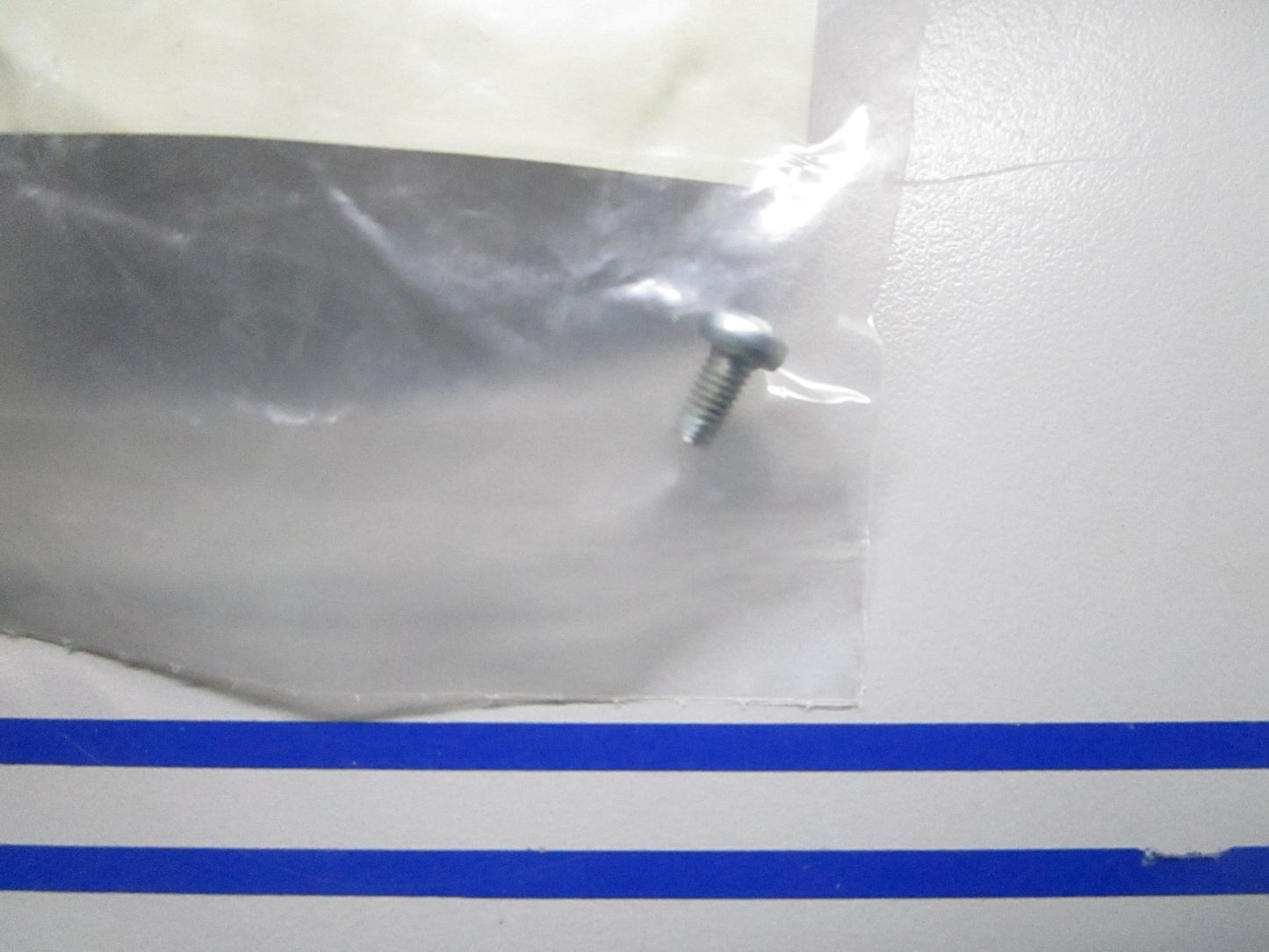*NEW OEM* 0810 Bosch Screw 10008211