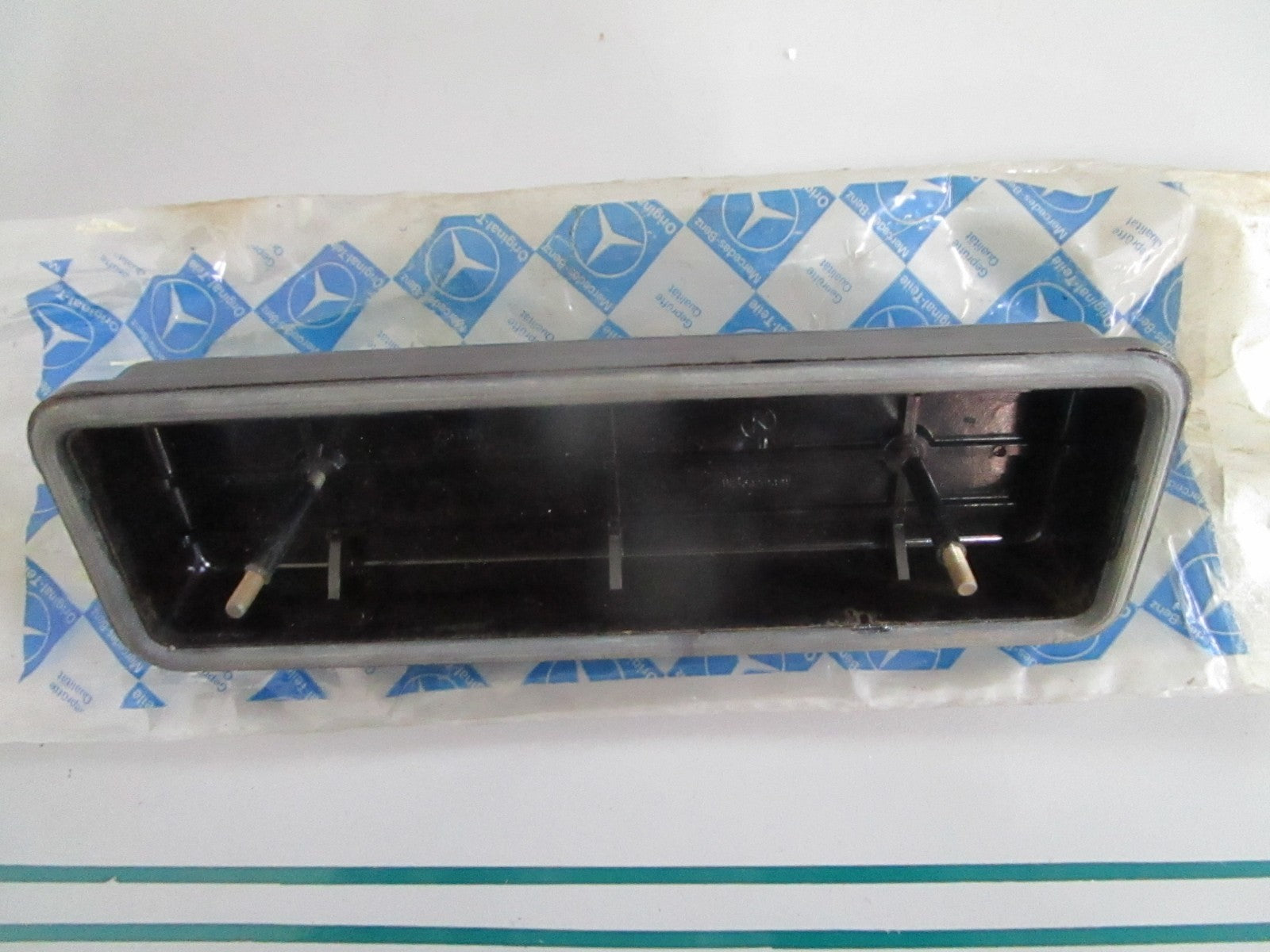 NEW OEM 26104 Mercedes-Benz Fuse Cover Box 0820