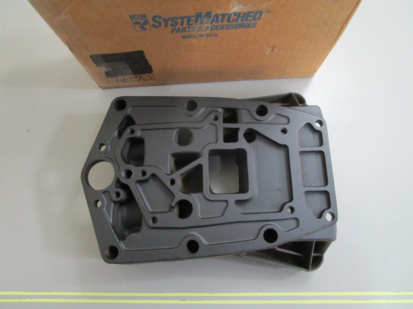 *NEW OEM* 0820 OMC Johnson Evinrude Adaptor 336274 0336274 336307