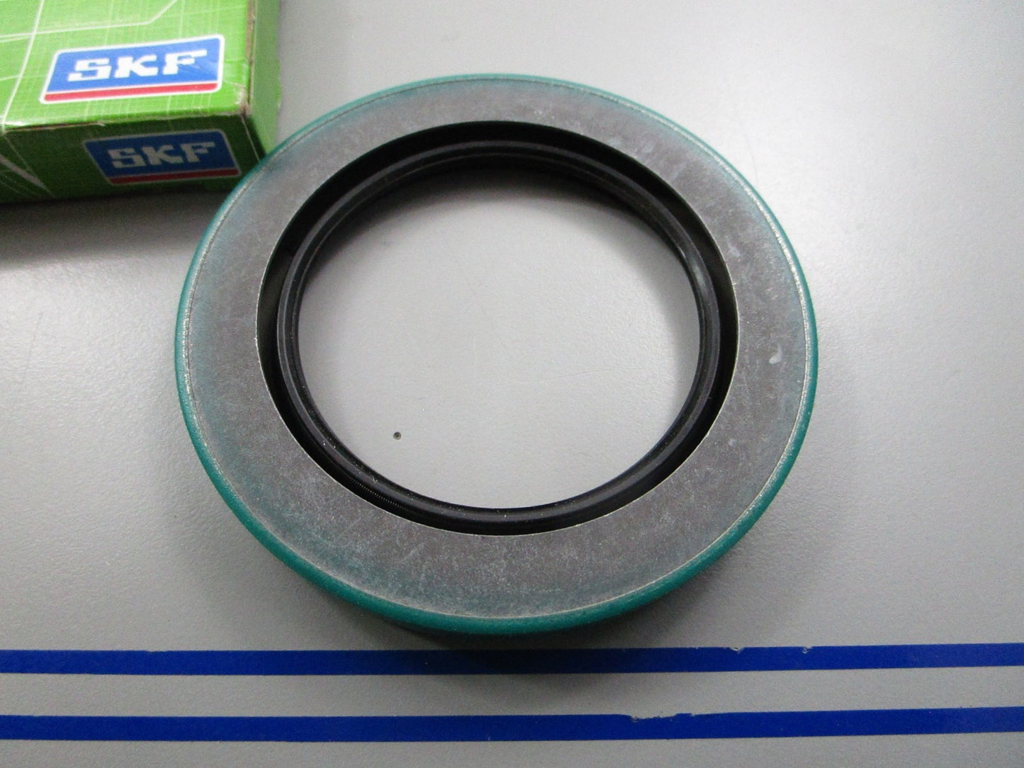 *NEW* 0810 SKF Oil Seal 23779
