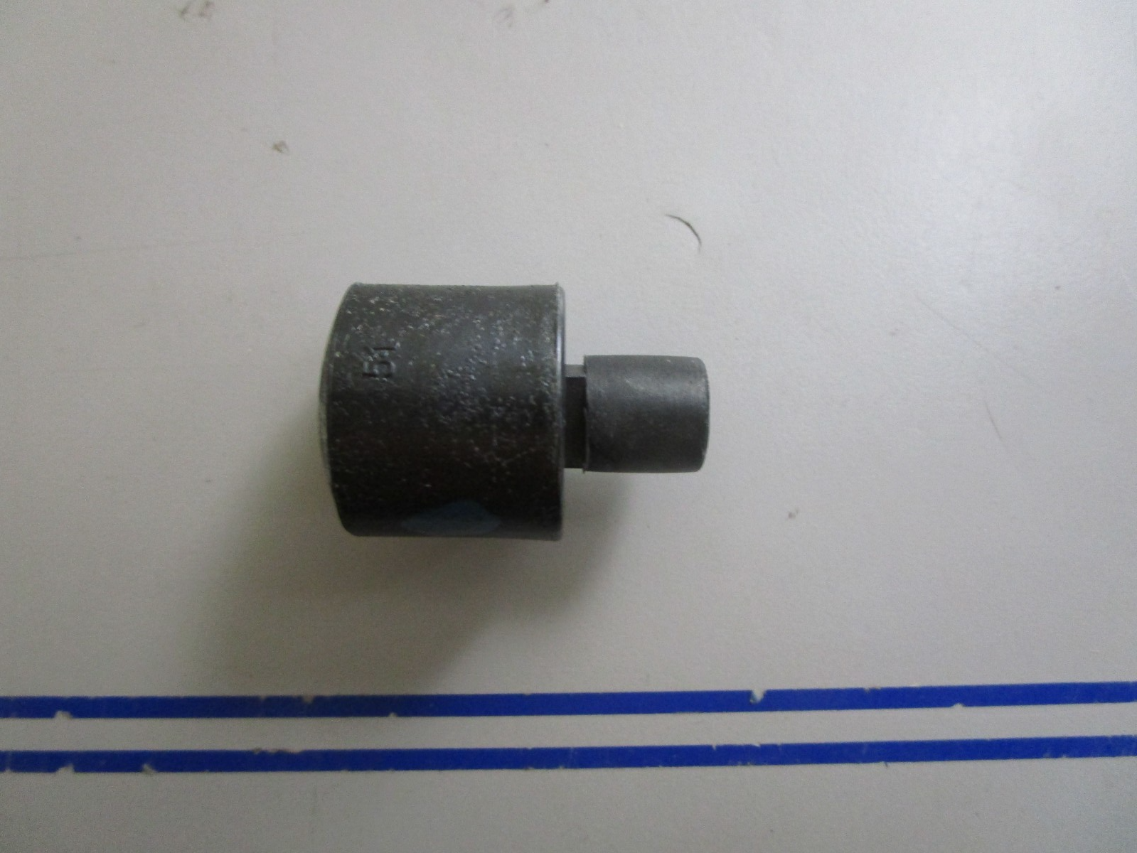 *NEW OEM* 0770 OMC Johnson Evinrude Rubber Mount 325975 0325975