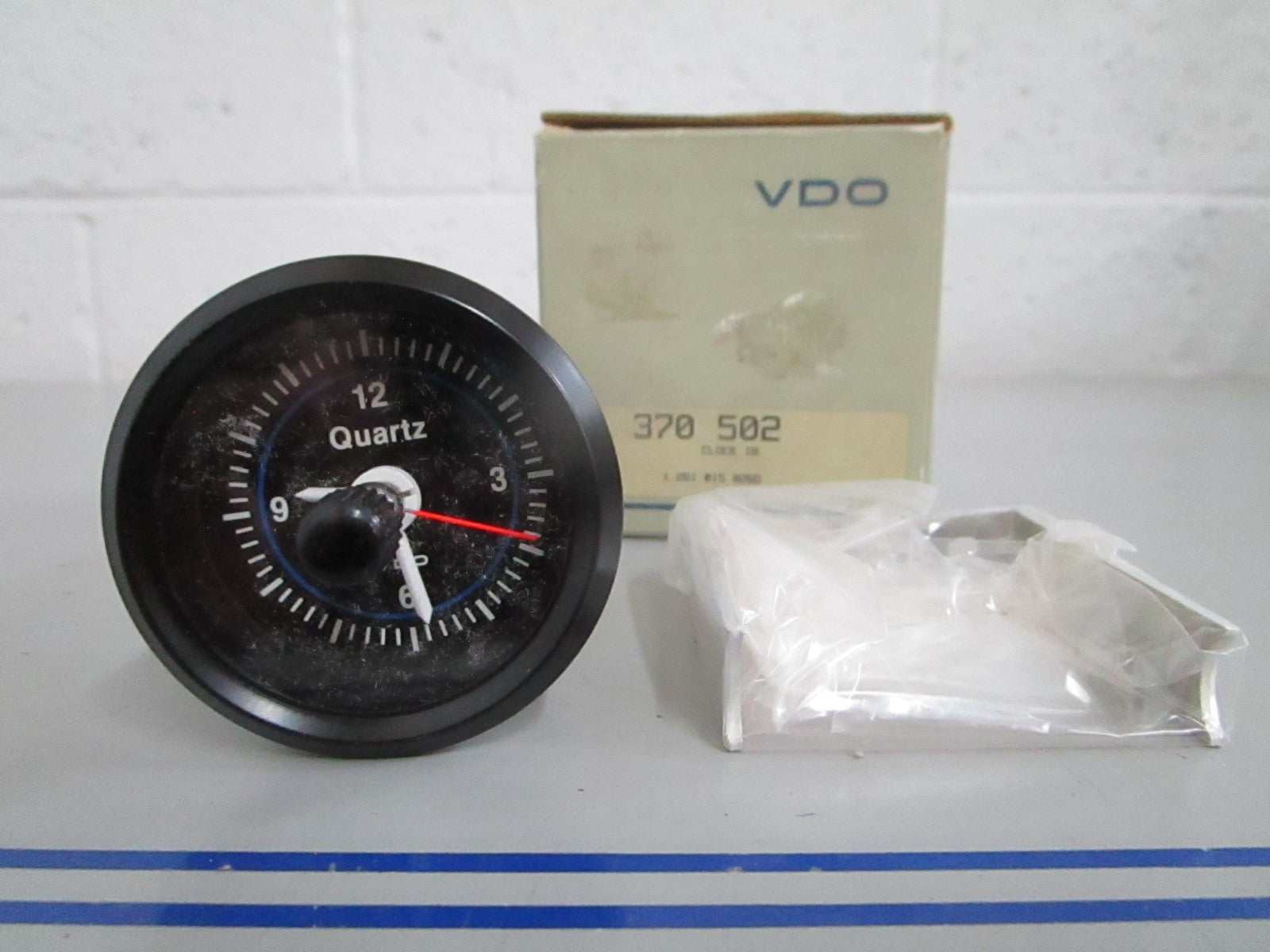 NEW OEM 1 261 015 026D 370-502 VDO Clock 0820
