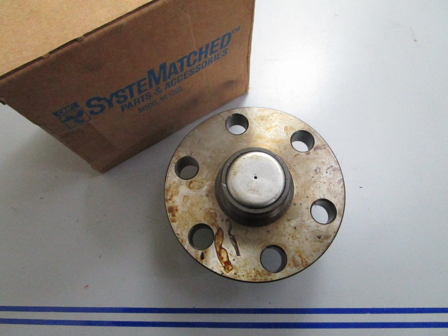 *NEW OEM* 0820 OMC Johnson Evinrude Hub & Plug Ay 981948 0981948