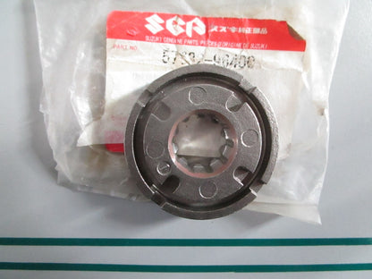 NEW OEM 57632-95305 Suzuki Propeller Bush Stopper 0820