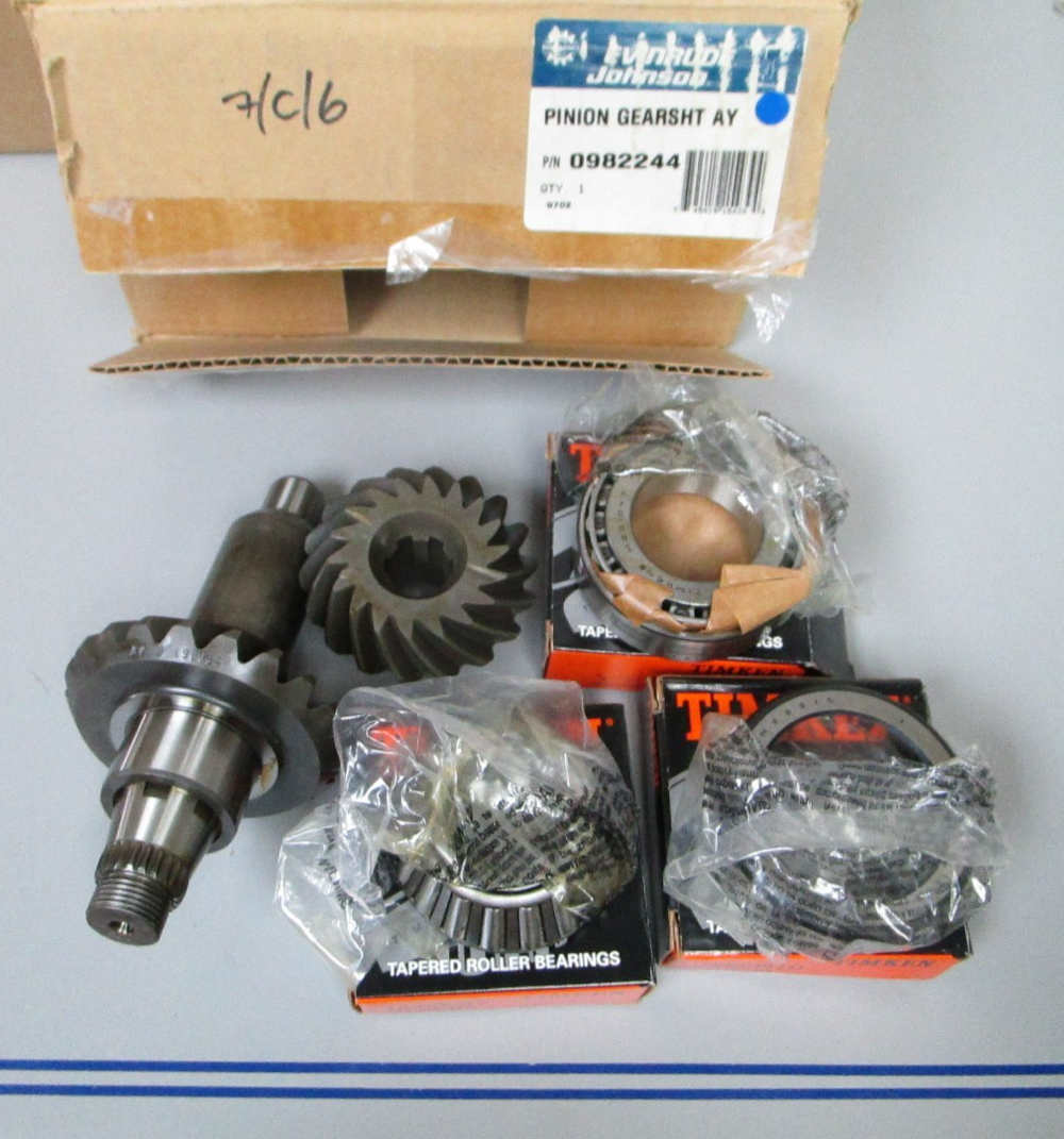 *NEW OEM* 0720 OMC Johnson Evinrude Ball Gear Shaft & Pinion Ay 982244 0982244