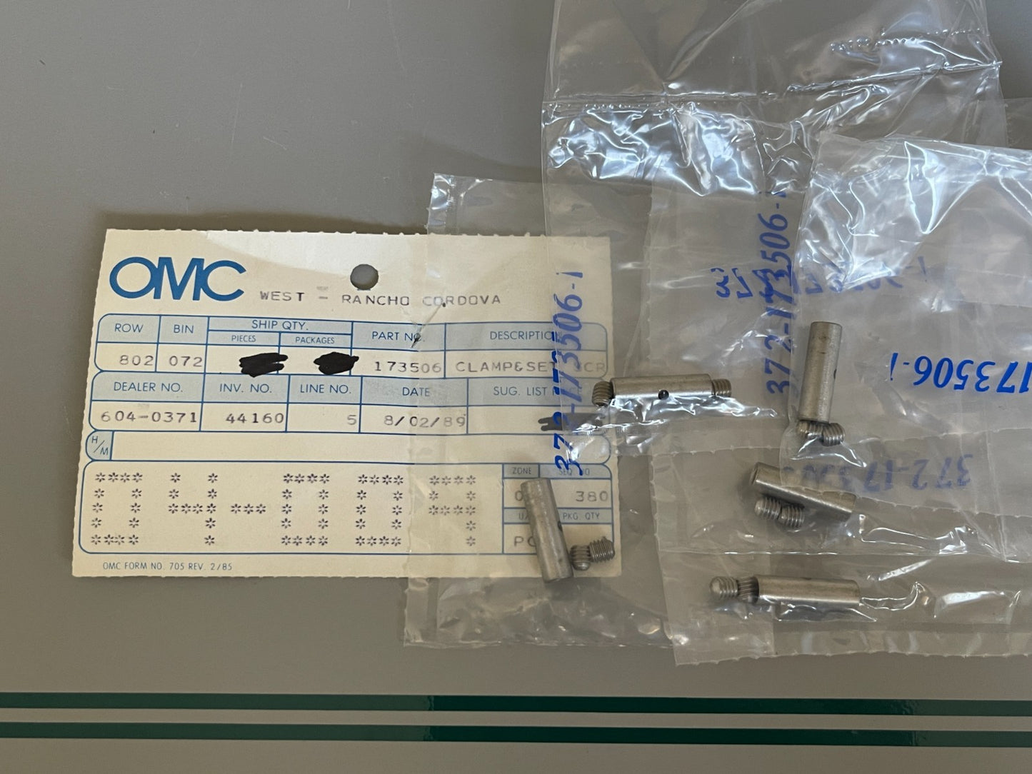 NEW OEM (LOT OF 5) 173506 0173506 OMC Johnson Evinrude Clamp & Screw Set 0810