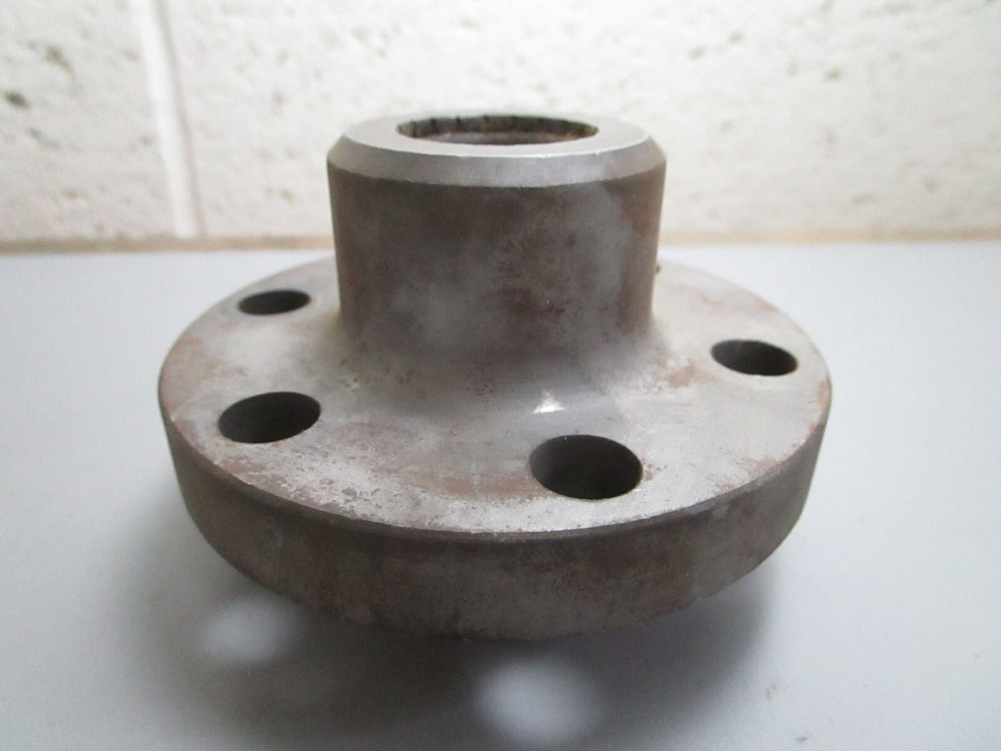 *NEW OEM* 0820 OMC Johnson Evinrude Hub & Plug Ay 981948 0981948