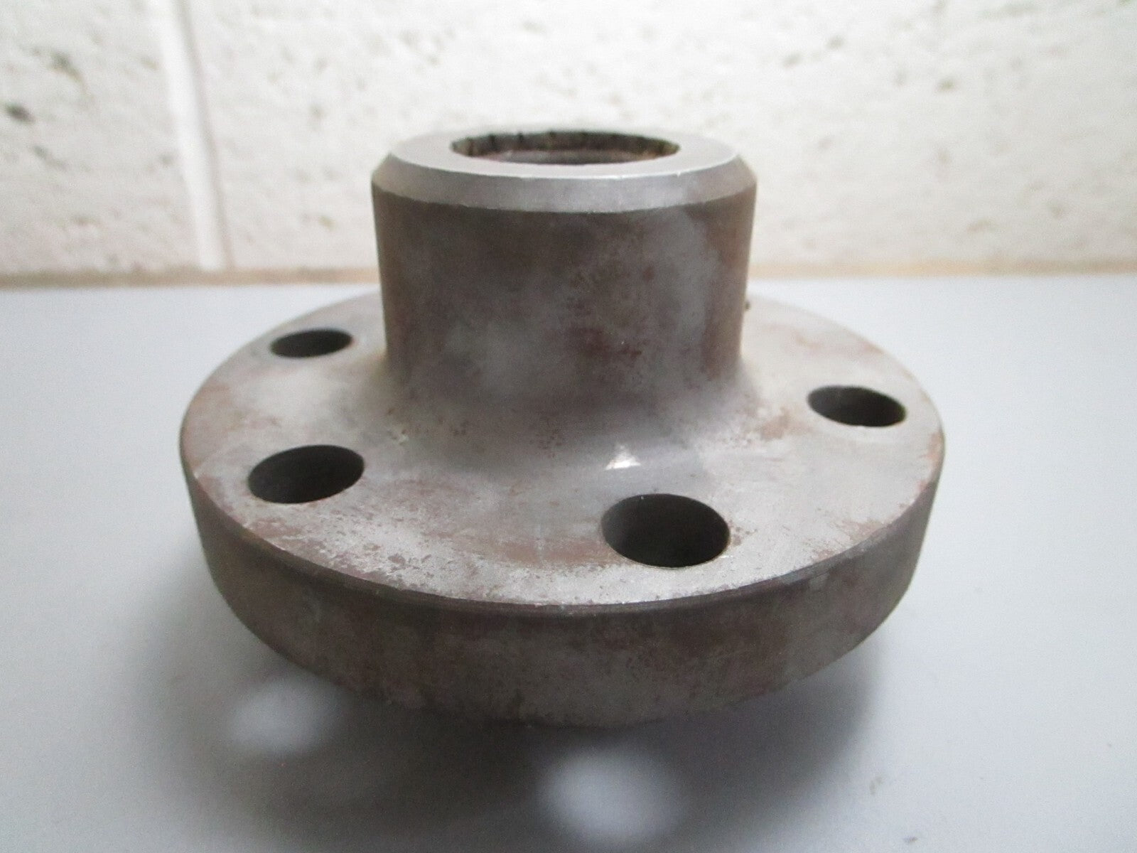 *NEW OEM* 0820 OMC Johnson Evinrude Hub & Plug Ay 981948 0981948