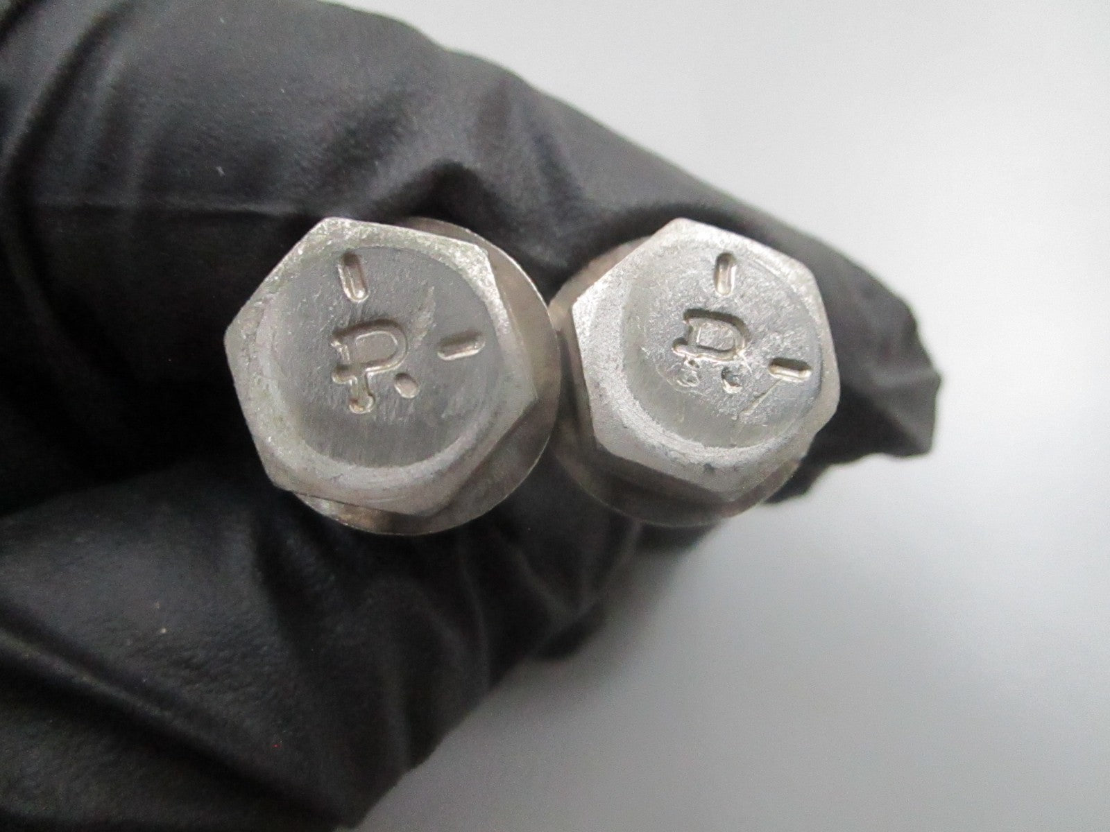 *NEW OEM* (LOT OF 2) 0810 OMC Johnson Evinrude Screw 3853262