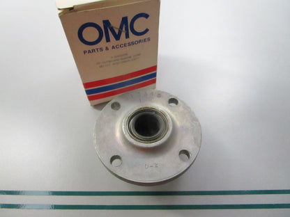 NEW OEM 383119 0383119 OMC Johnson Evinrude Bearing Housing & Seal Ay 0810