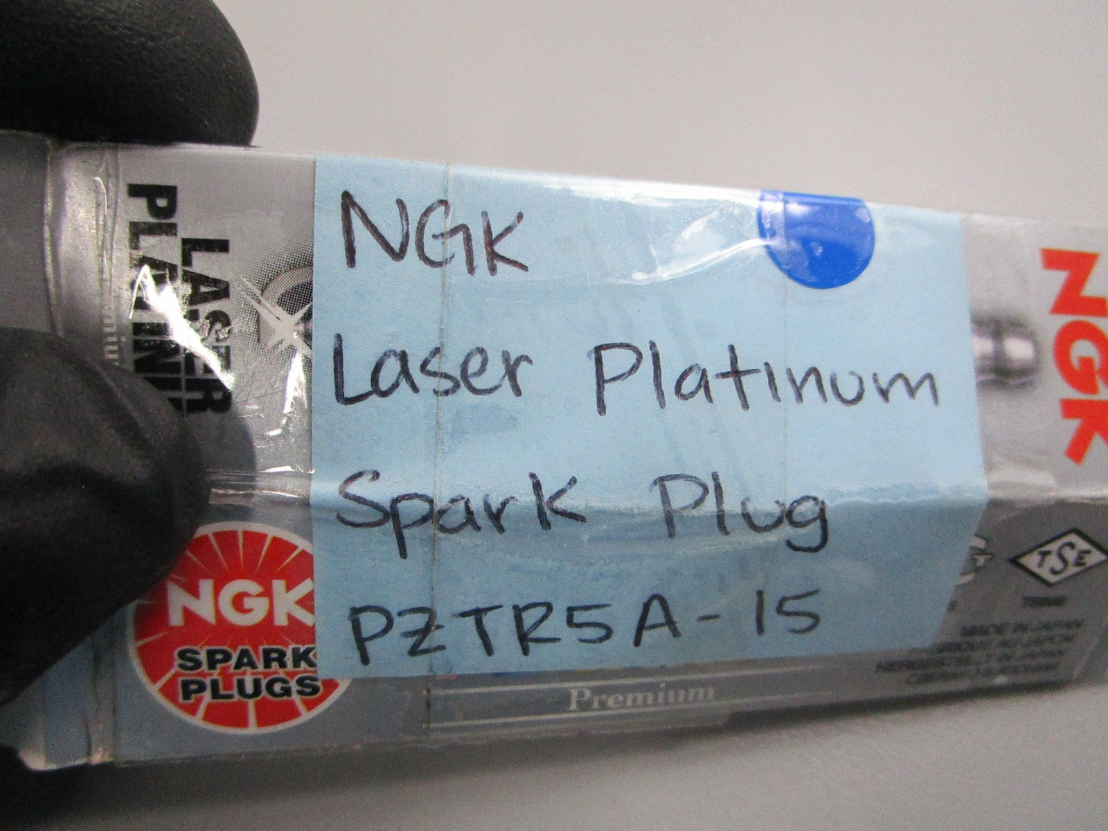 NEW PZTR5A-15 NGK Laser Platinum Spark Plug 0810