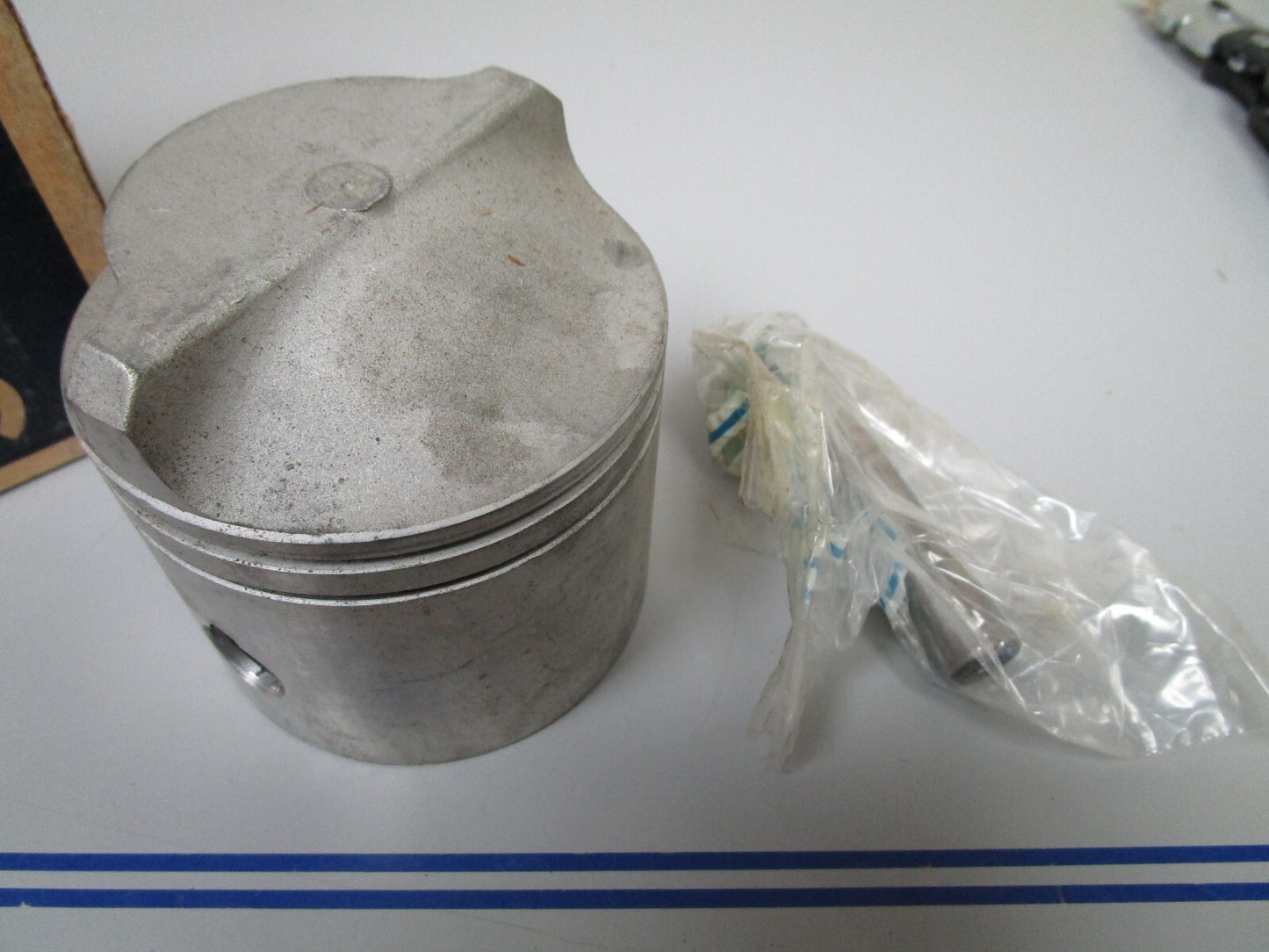 *NEW OEM* 0810 OMC Johnson Evinrude Piston & Wrist Pin Kit 385272 0385272