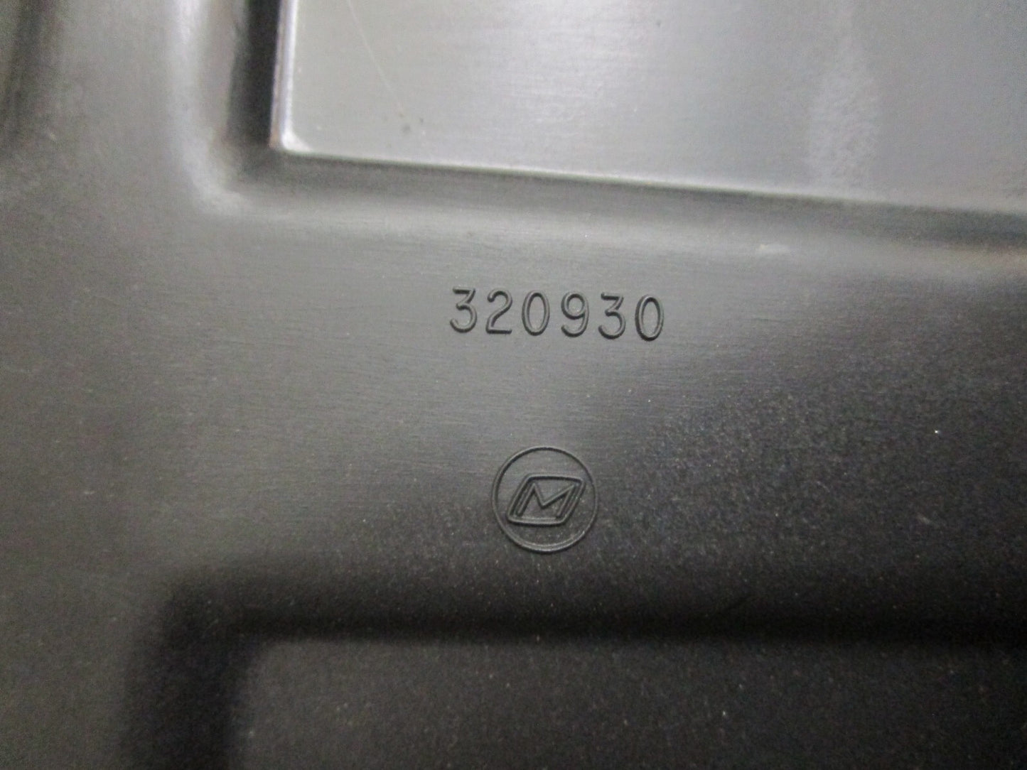 *NEW OEM* 0820 OMC Johnson Evinrude Air Silencer Cover 320930 0320930