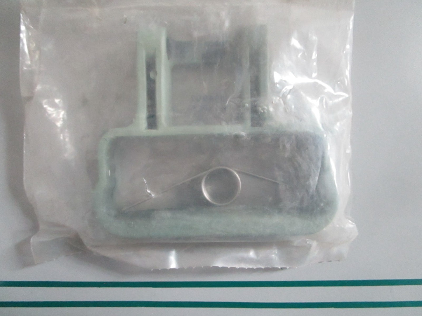 NEW OEM 394907 0394907 OMC Johnson Evinrude Carry Handle & Spring 0820