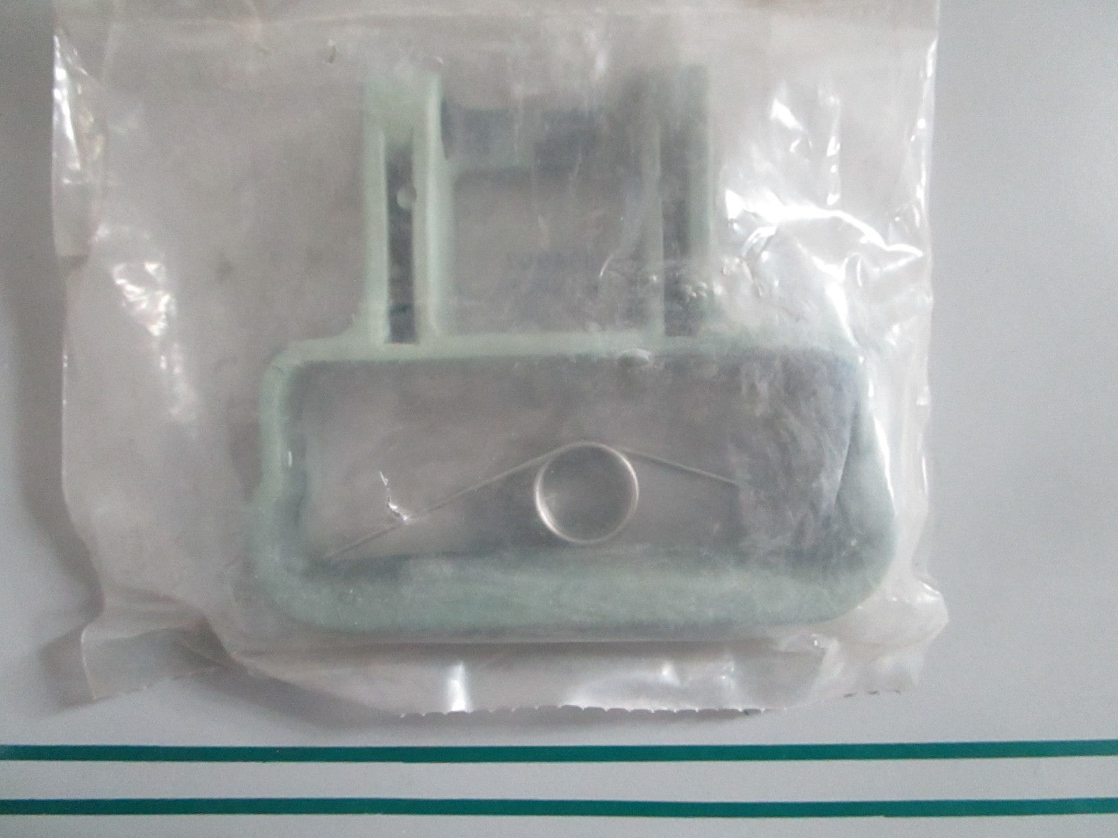 NEW OEM 394907 0394907 OMC Johnson Evinrude Carry Handle & Spring 0820