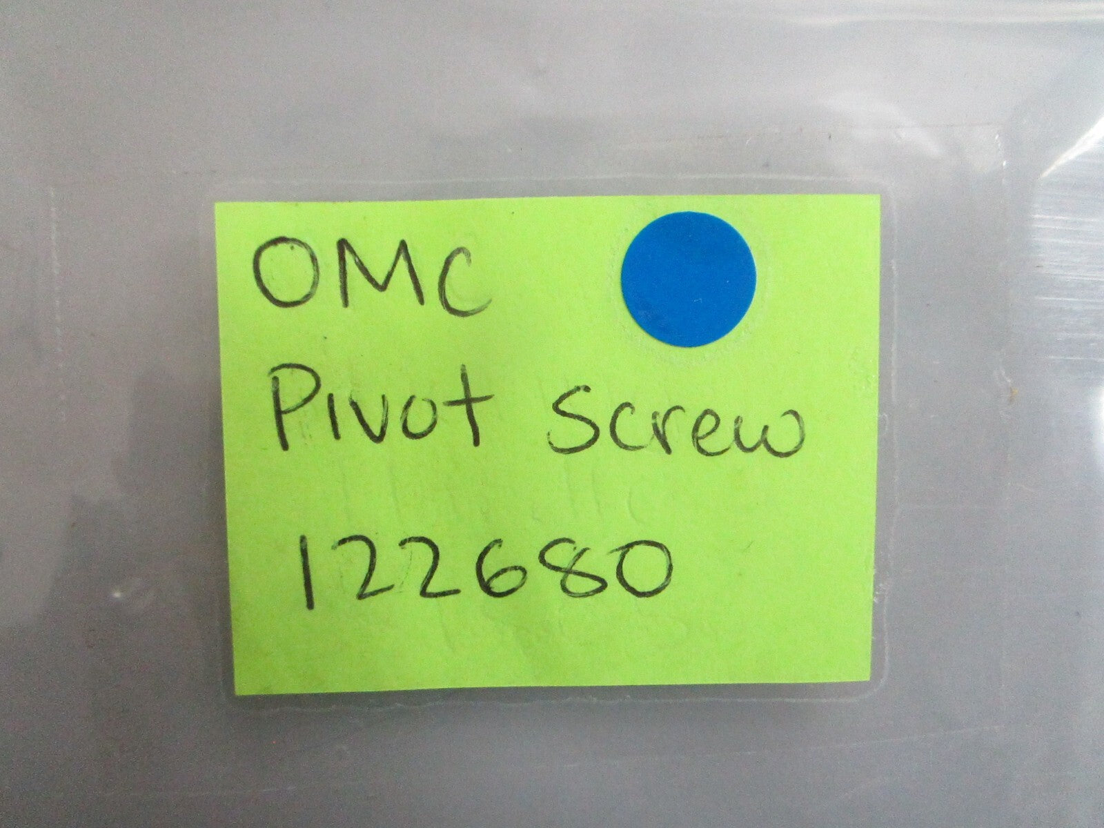 *NEW OEM* 0820 OMC Johnson Evinrude Pivot Screw 122680 0122680