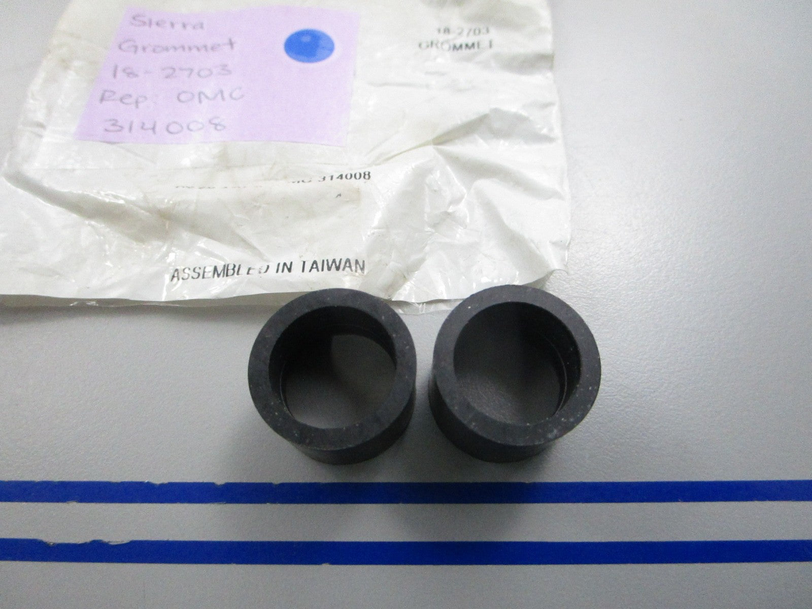 NEW (LOT OF 2) 18-2703 Replaces: OMC 314008 0314008 Sierra Grommet 0810