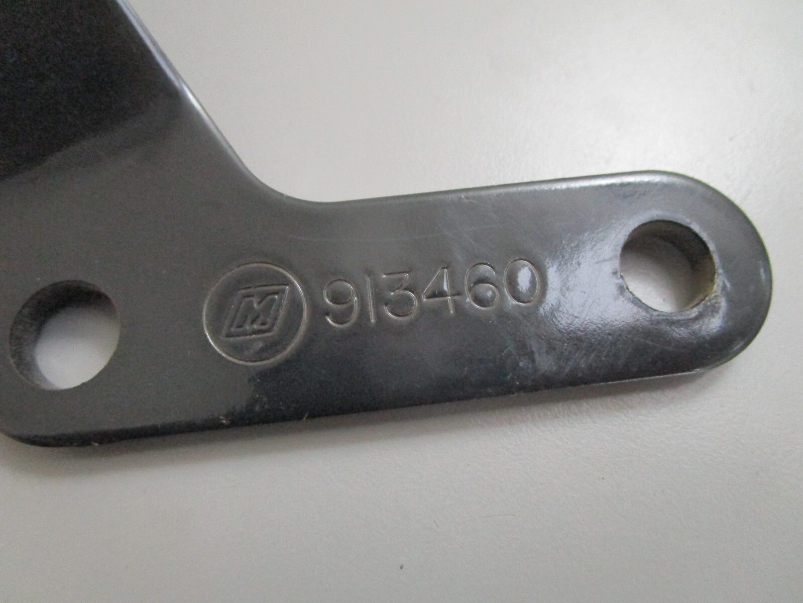 *NEW OEM* 0820 OMC Johnson Evinrude Bracket 913460 0913460