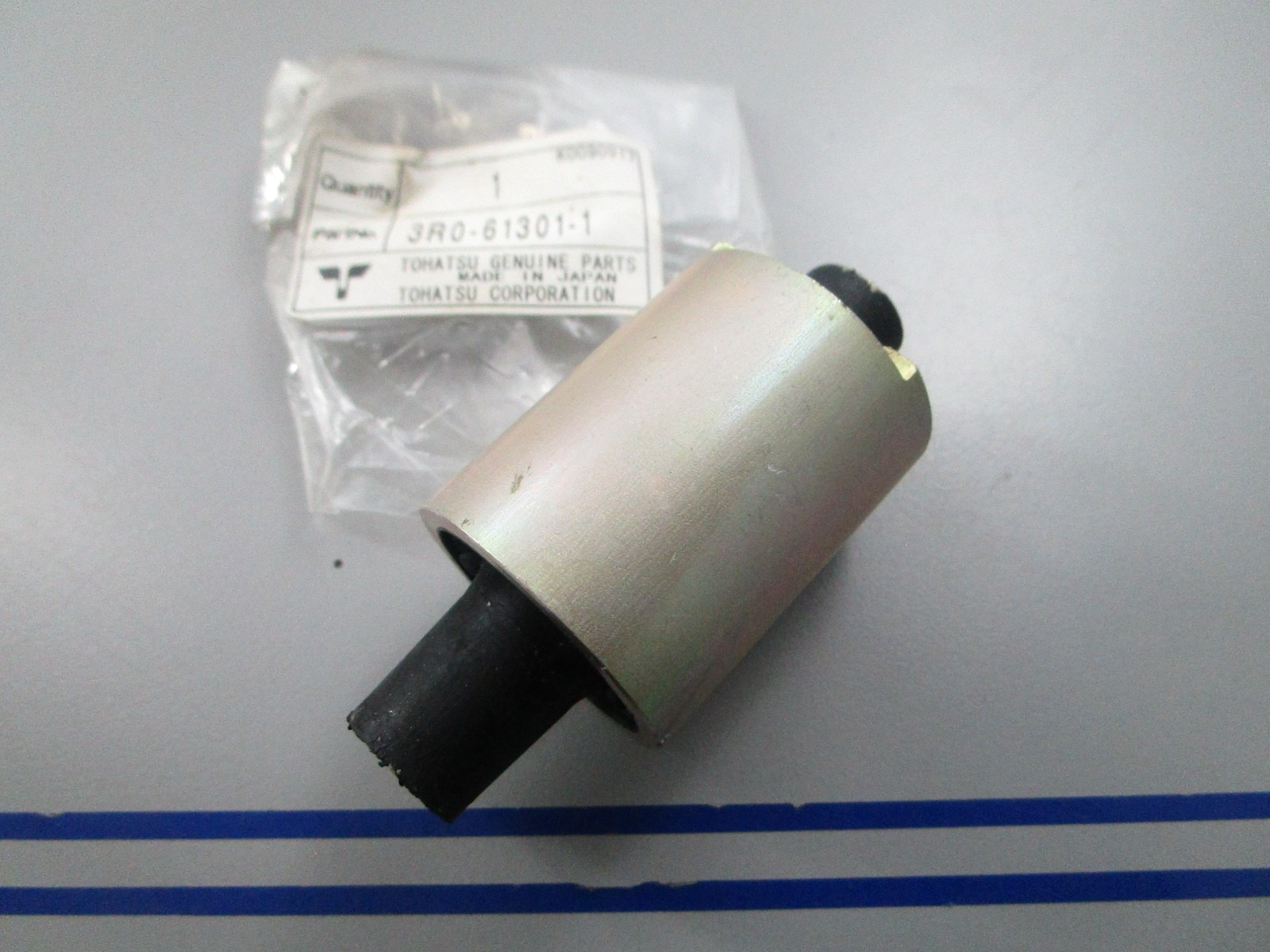NEW OEM 3R0-61301-1 3R0613011 Tohatsu Upper Rubber Mount 0810