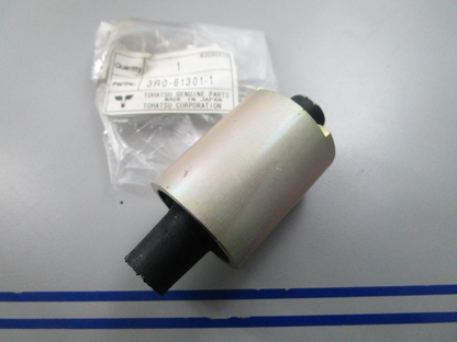 NEW OEM 3R0-61301-1 3R0613011 Tohatsu Upper Rubber Mount 0810