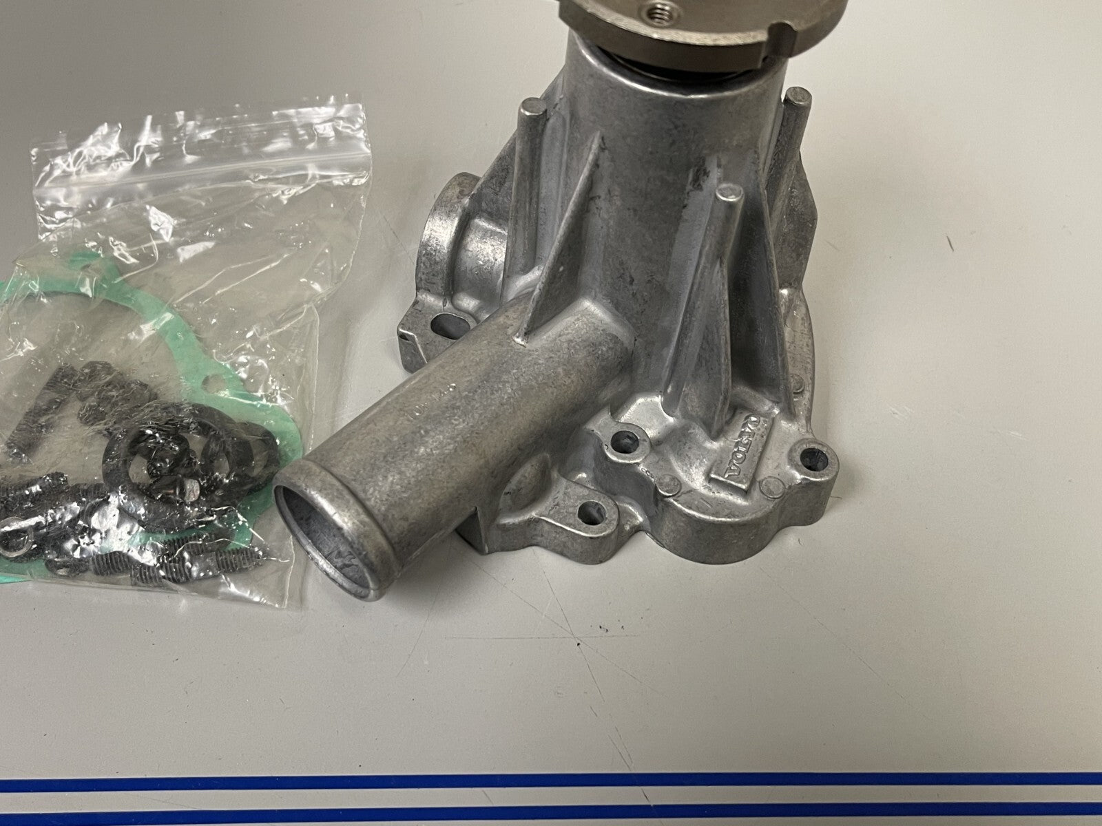 *NEW OEM* 0670 Volvo Penta Water Pump Kit 271975